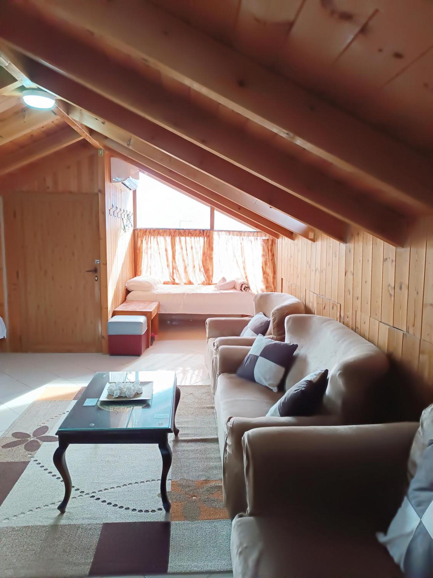 Guesthouse Eva Suite 培拉特 外观 照片